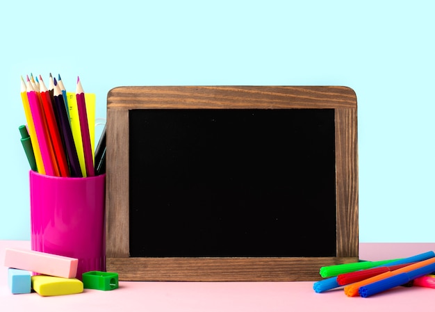 黒板と鉛筆で学用品に戻るの正面図