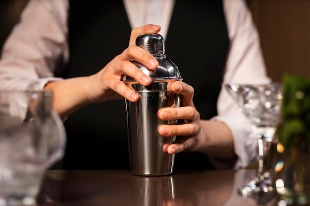 Free photo front view bartender preparing drink