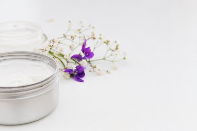 Free photo front view of bath concept cream with copy space