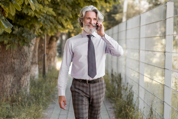 Free photo front view bearded mature male talking on the phone