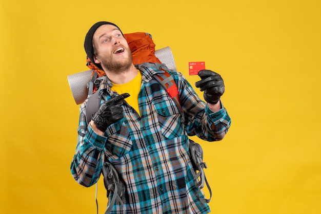 Free photo front view of bearded young man with backpacker holding discount card