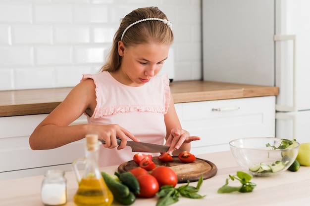 Free photo front view of beautiful girl cooking