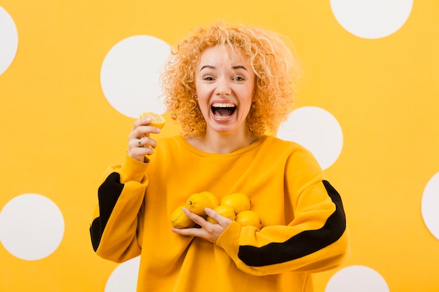 Free photo front view of beautiful girl with lemon