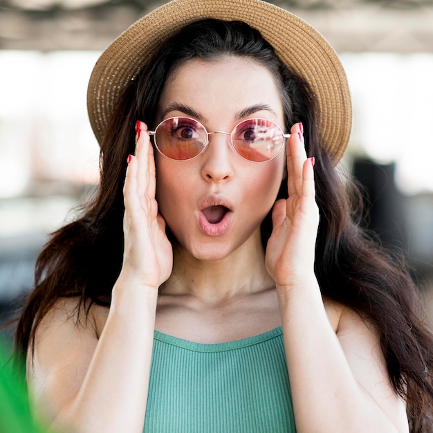 Free photo front view of beautiful smiling woman