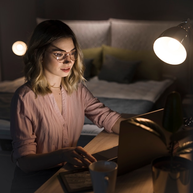 Free photo front view of beautiful woman at desk