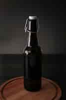 Бесплатное фото Вид спереди пива на деревянной доске