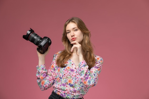 Free photo front view blonde woman looking at straight with her camera