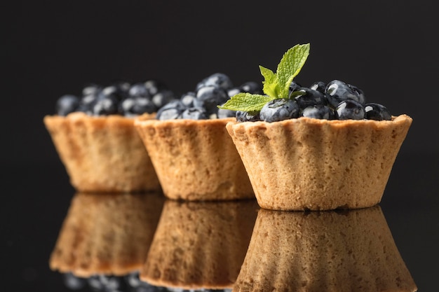 Free photo front view of blueberry desserts with mint