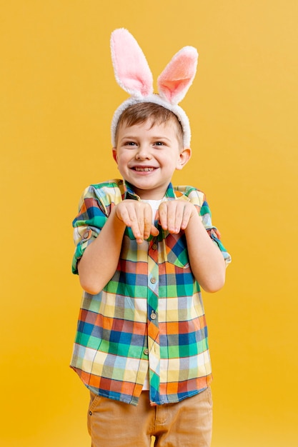 Free photo front view boy in rabbit position