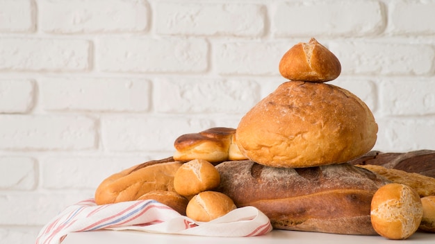 Front view bread arrangement