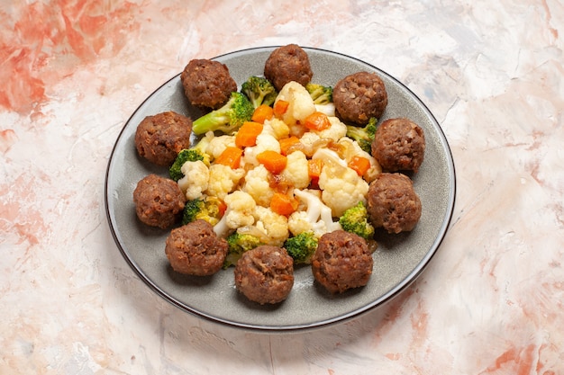 Free photo front view broccoli and cauliflower salad and meatball on plate on nude isolated background