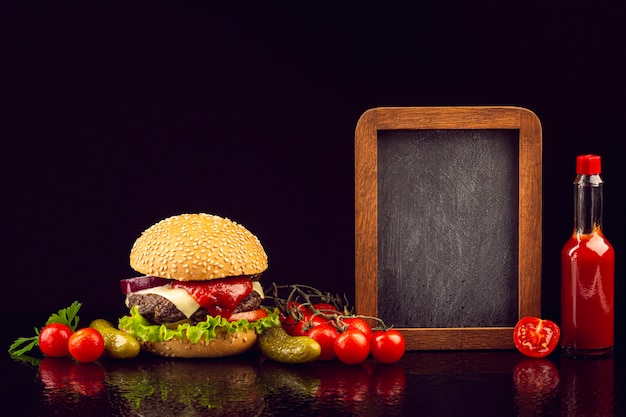 Free photo front view burger with chalkboard