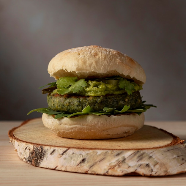 Free photo front view burger with guacamole