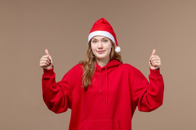 茶色の机の上の笑顔の正面図クリスマスの女の子モデル休日のクリスマス