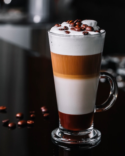 Free photo front view coffee latte with coffee beans