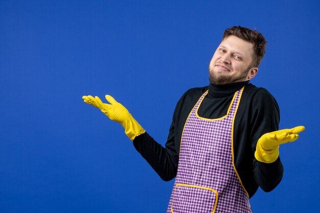 Front view confused male housekeeper in black sweater