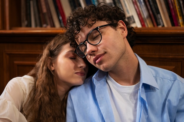 Free photo front view couple having a bookstore date