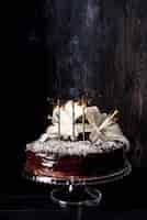 Foto gratuita vista frontale della deliziosa torta al giglio