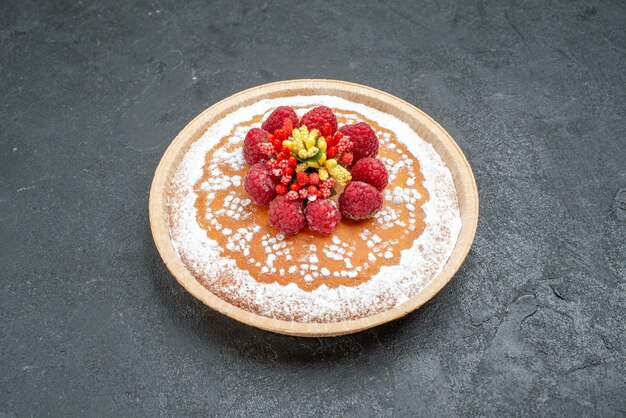 無料写真 灰色の背景に砂糖粉とラズベリーの正面図おいしいケーキパイケーキフルーツベリー甘いクッキー