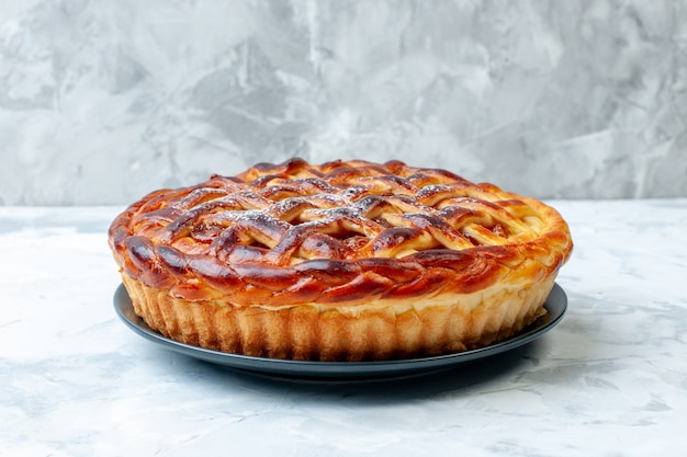 Free photo front view delicious fruity pie with jelly on a light background biscuit cookie bake nut pie cake dessert color tea