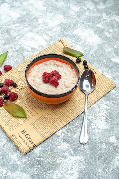 Free photo front view delicious porridge with raspberries on light table