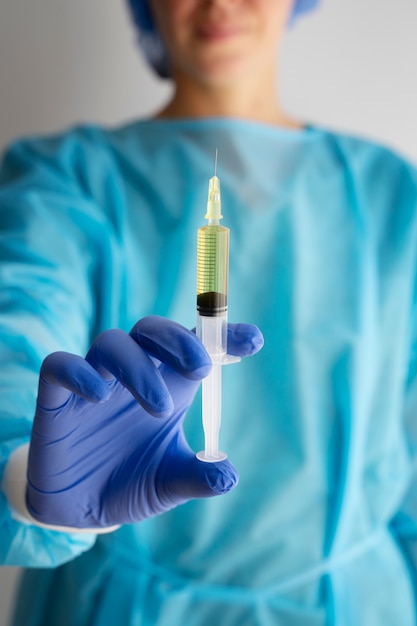 Free photo front view doctor holding syringe