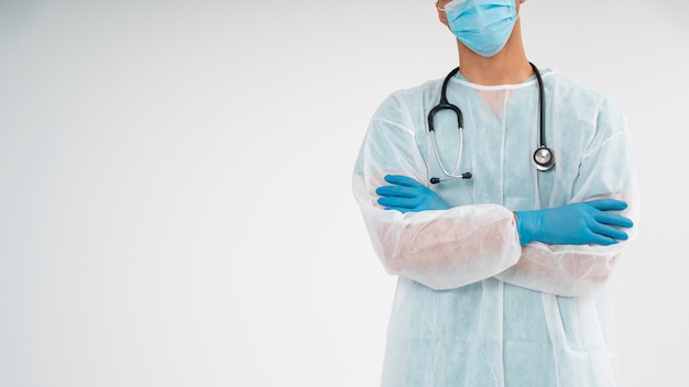 Free photo front view doctor wearing medical gown