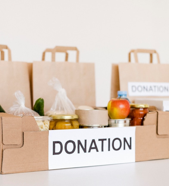 慈善のための募金箱の規定の正面図