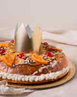 Free photo front view epiphany day food with crown