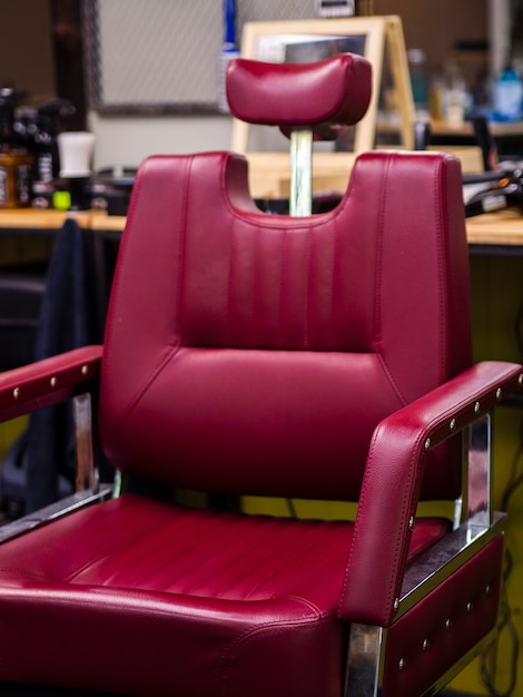Вид спереди дорогой парикмахерской стул
