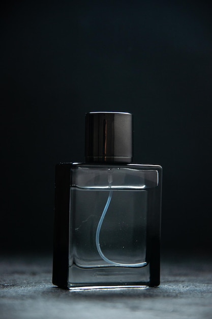 無料写真 正面図暗い背景色の高価な香り香水ギフトプレゼント愛カップル結婚感の香り