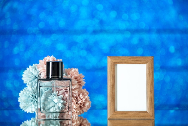 Free photo front view female perfume light brown picture frame on light blue background