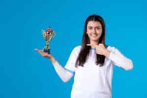 Free photo front view female player with trophy