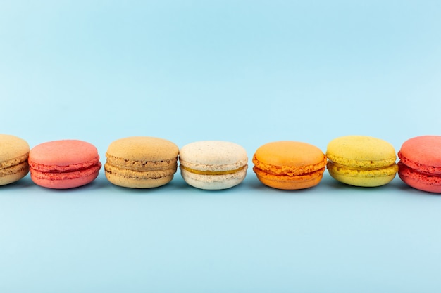 Free photo a front view french macarons delicious and baked biscuit cake sugar sweet