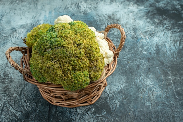 Free photo front view fresh cauliflower inside basket on light-grey surface