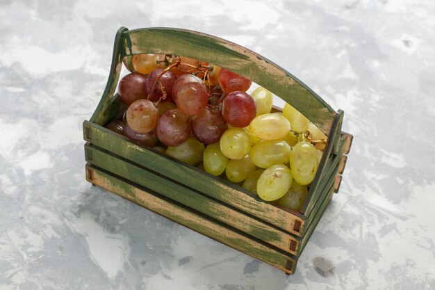 Front view fresh grapes inside wooden desk