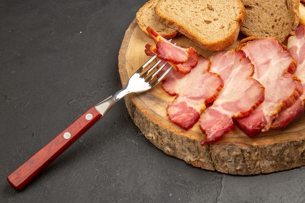 무료 사진 어두운 스낵 식사 색상 음식 고기 돼지에 빵 조각 전면보기 신선한 슬라이스 햄