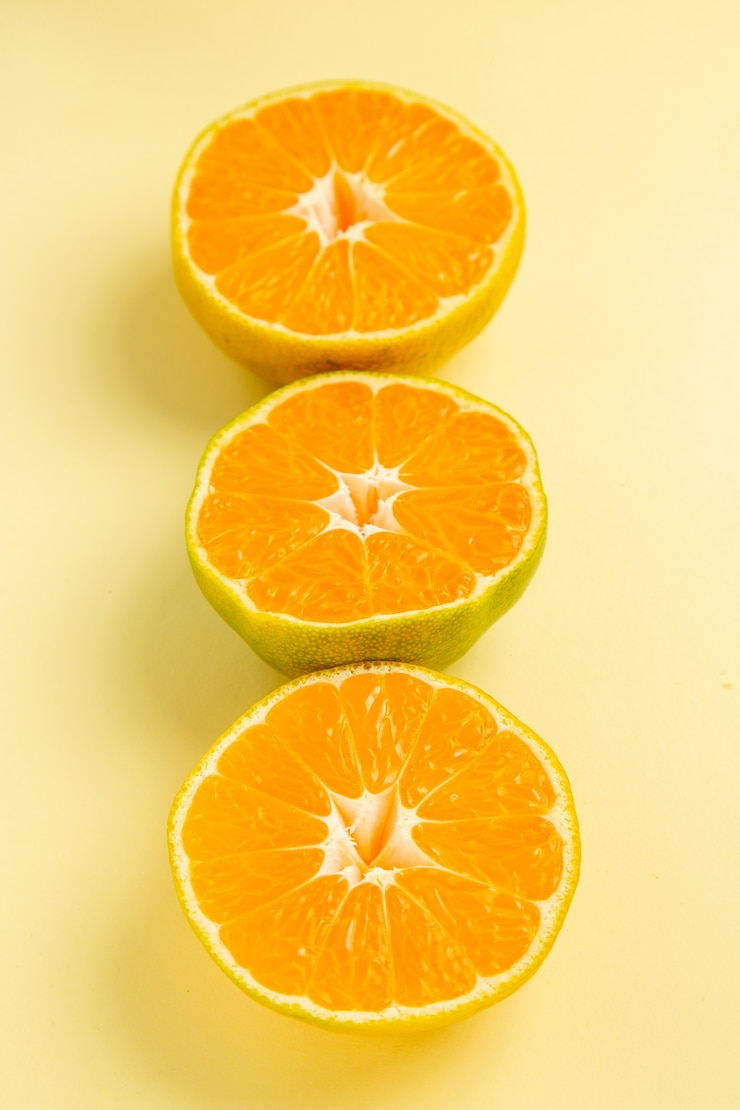 Free Photo front view fresh tangerine slices on white table