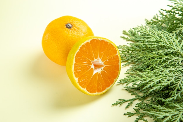 Free photo front view fresh tangerines on white table