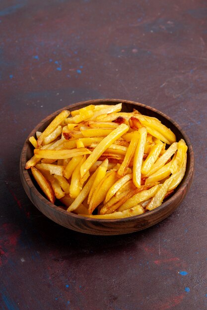 Вид спереди жареный картофель вкусный картофель фри внутри тарелки на темном столе еда еда ужин блюдо ингредиенты картофель
