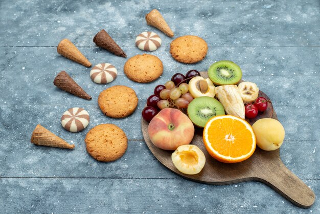 Front view fruit composition sliced and whole with cookies