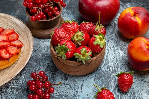 Front view of fruity cake with fresh strawberries on dark surface