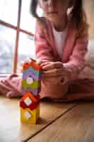 Free photo front view girl playing memory game