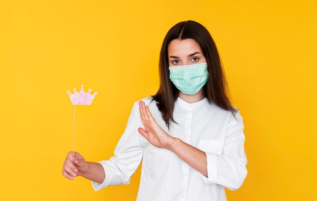 Free photo front view of girl wearing a crown with copy space