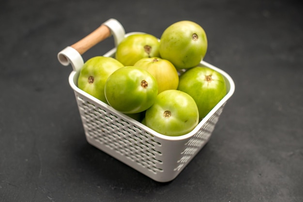 Free photo front view green tomatoes inside basket on dark background