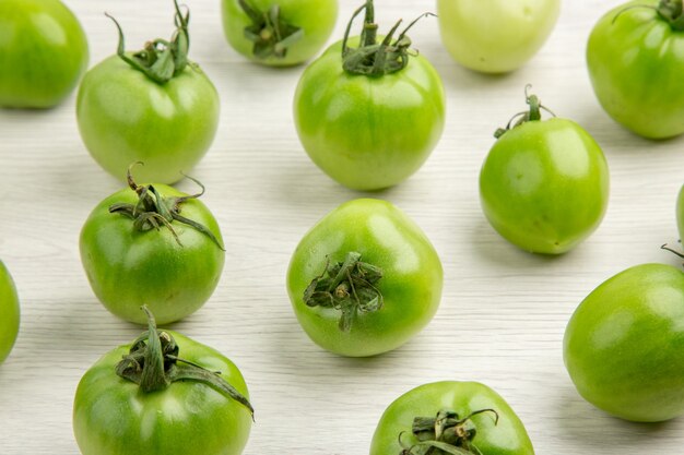 흰색 책상 색상 잘 익은 샐러드 사진 식사 건강 생활 다이어트에 전면보기 그린 토마토