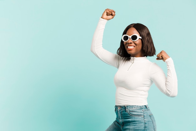 Free photo front view happy woman in studio