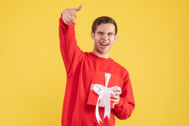 Free photo front view happy young man standing on yellow