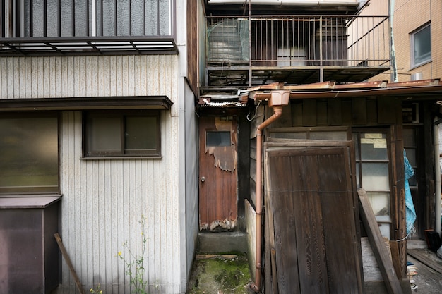 正面のお化け屋敷の背景