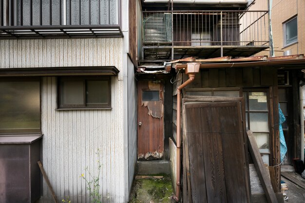 正面のお化け屋敷の背景